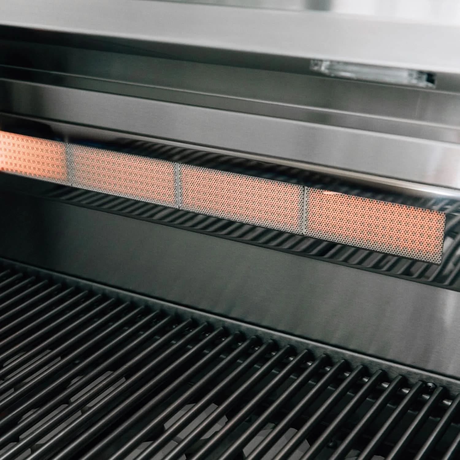 Summerset Alturi - 42-Inch 3-Burner Freestanding Grill - Natural Gas - ALT42T-NG + CART-ALT42 - image 4