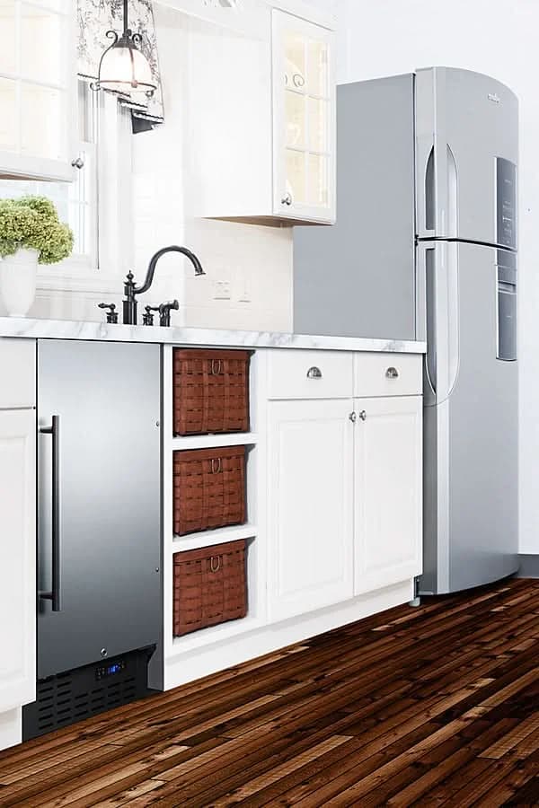 Summit 18 8 lb. Drain-Free Icemaker - BIM18SS - image 5