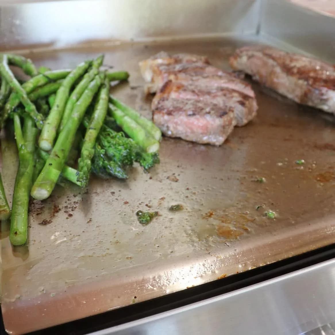 Le Griddle Original - 30-Inch 2-Burner Freestanding Griddle - Liquid Propane Gas - GFE75 + GFCART75 - image 5