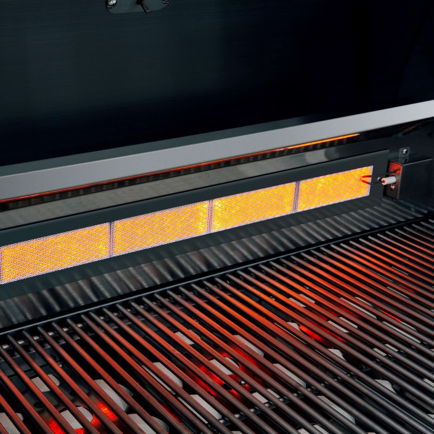 Summerset Sizzler - 32-Inch 4-Burner Built-In Grill - Natural Gas - SIZ32-NG - image 4